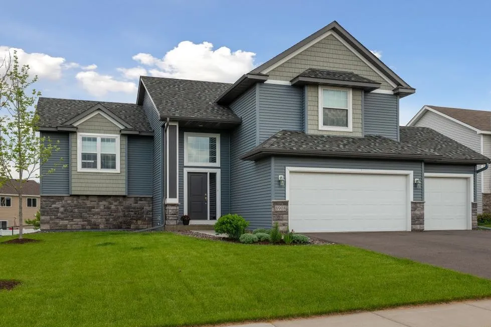 MINNESOTA GOLDEN ROOFING & REMODELING CONTRACTORS